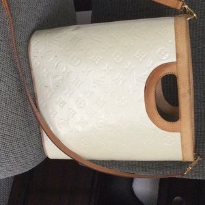 Women’s shoulder bag